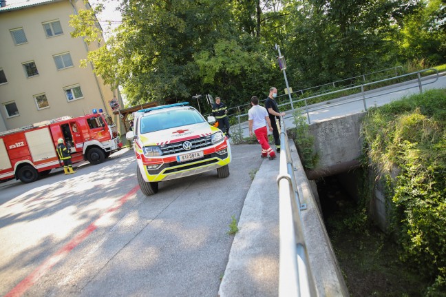 Personenrettung: Mann nach Sturz aus verbautem Bachbett in Kirchdorf an der Krems gerettet