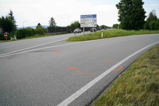 Motorradlenker (55) in Braunau am Inn nach Kollision von Auto überrollt und tödlich verletzt
