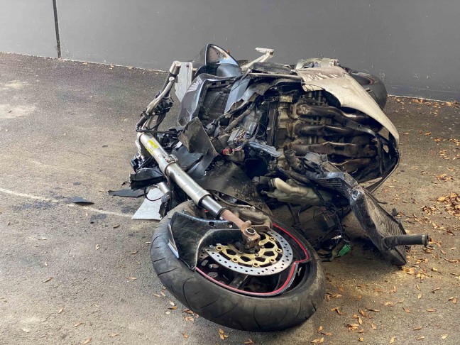 Motorradlenker (55) in Braunau am Inn nach Kollision von Auto überrollt und tödlich verletzt