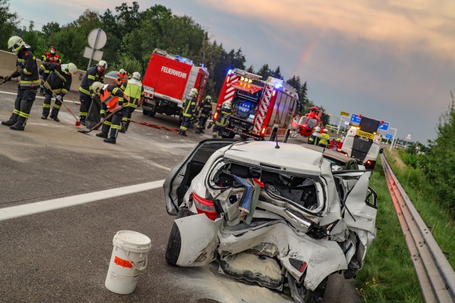 Schwerer Crash auf der Westautobahn bei Laakirchen