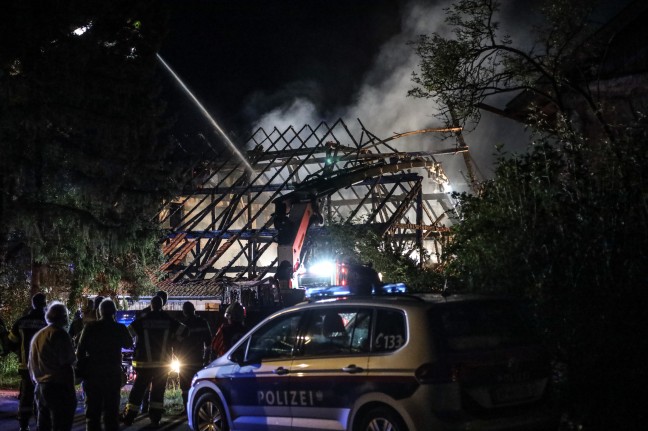 Bauernhof in Attersee am Attersee nach Blitzschlag niedergebrannt