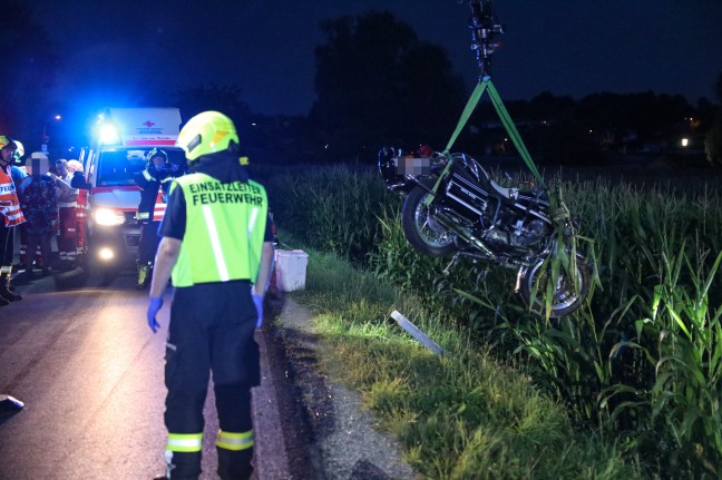Amputationsverletzung: Motorradlenker bei Kollision mit PKW in Seewalchen am Attersee schwerst verletzt