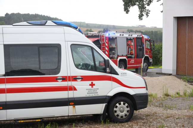 Feuerwehr bei Zimmerbrand in Wallern an der Trattnach im Einsatz