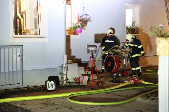 Ausgedehnter Zimmerbrand in einem Wohnhaus in Wels-Pernau