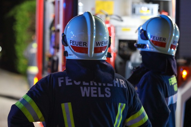 Ausgedehnter Zimmerbrand in einem Wohnhaus in Wels-Pernau