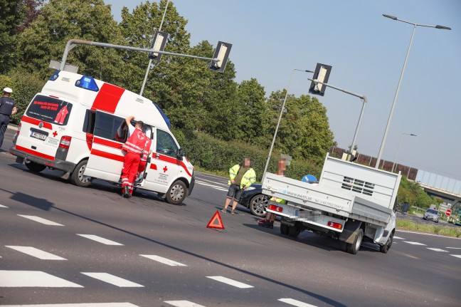 Kreuzungscrash in Wels-Neustadt fordert einen Leichtverletzten