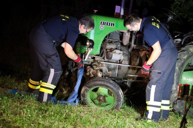 Traktor eines Pensionisten stürzte in Ansfelden über Abhang