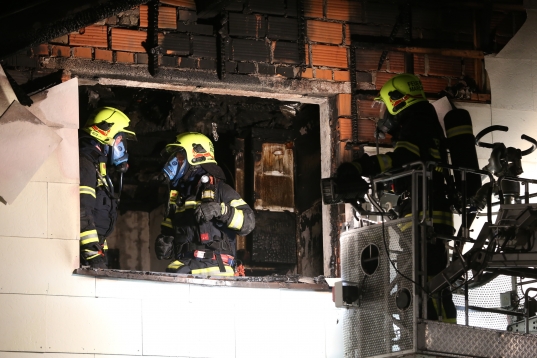 Weitere Löscharbeiten nach Brand eines Wohnhauses in Marchtrenk