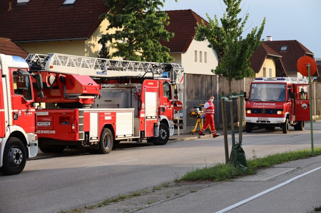 Großeinsatz bei ausgedehntem Kellerbrand in einem Einfamilienhaus in Wels-Lichtenegg