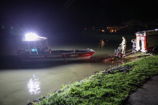 Sieben Feuerwehren bei nächtlicher Suchaktion auf der Donau im Einsatz