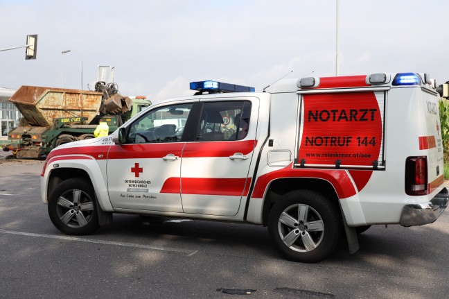 Tödliche Kollision zwischen Auto und LKW auf Wiener Straße bei Gunskirchen