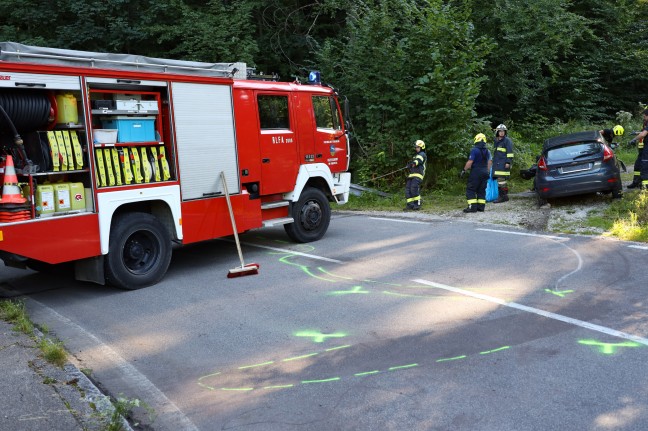 Auto kollidiert auf Scharnsteiner Straße bei Inzersdorf im Kremstal mit LKW
