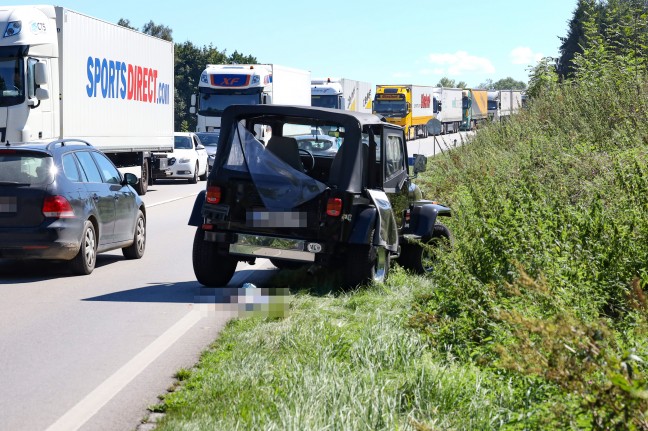 Notarzteinsatz nach Verkehrsunfall auf Pyhrnpass Straße in Thalheim bei Wels
