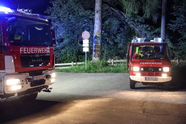 Einsatz von Feuerwehr und Wasserrettung am Traunsee wegen möglicherweise abgestürztem Paragleiter
