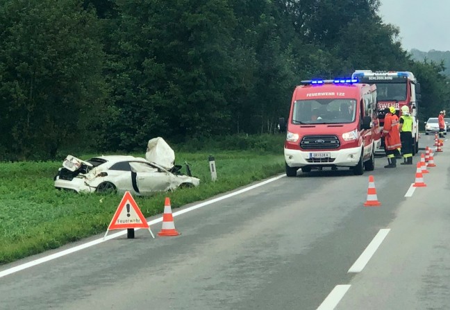 Sekundenschlaf: Lenker (18) bei Autoüberschlag auf Innviertler Straße in Schlüßlberg schwer verletzt