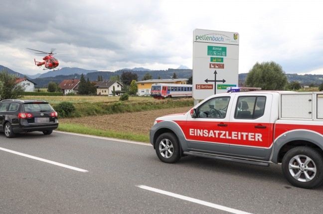 Motorradlenker auf Bahnübergang in Pettenbach von Regionalzug erfasst und schwer verletzt