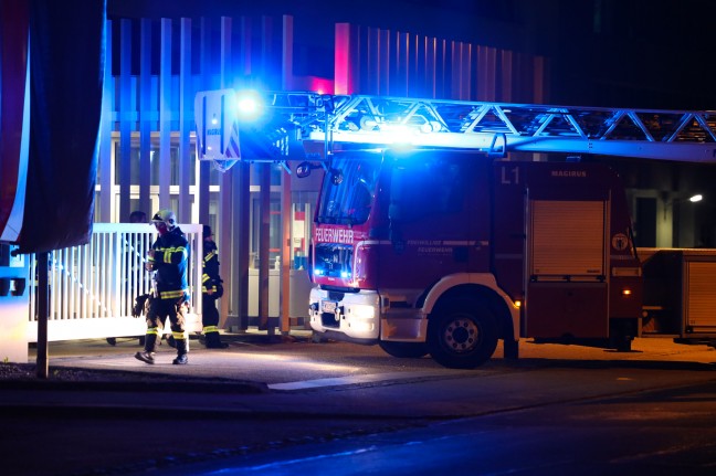 Nchtlicher Brandeinsatz bei Unternehmen in Wels-Pernau