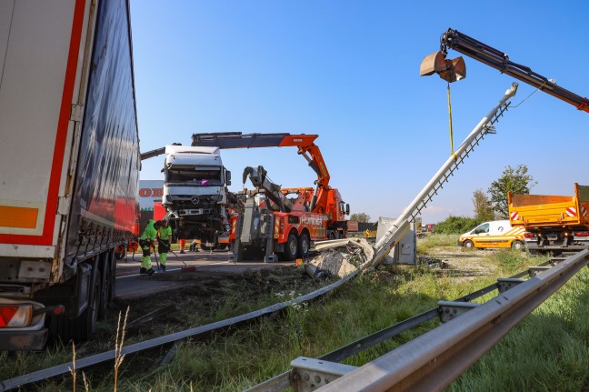 Schwerer LKW-Unfall auf Welser Autobahn bei Wels sorgt für erheblichen Stau
