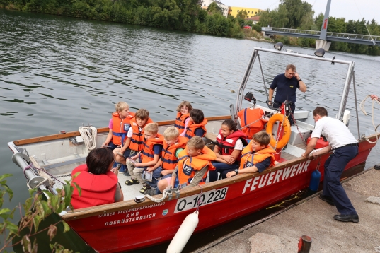 Ferienspaß für die Kids beim Blaulichttag in Thalheim bei Wels