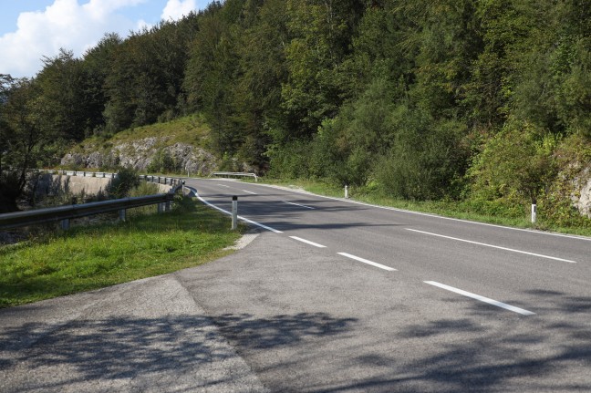 Zwei Tote bei folgenschwerem Motorradunfall auf Weißenbacher Straße in Bad Ischl