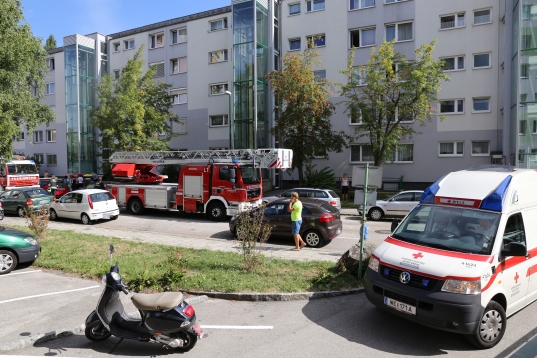 Zimmerbrand in einem Mehrparteienhaus in Wels-Lichtenegg