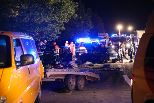 Schwerer Crash auf Autobahnparkplatz der Welser Autobahn bei Pucking