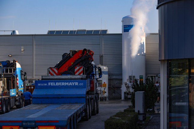 Stickstofftank: Gemeldeter Brand bei Betrieb in Ried im Traunkreis stellte sich als Fehlalarm heraus