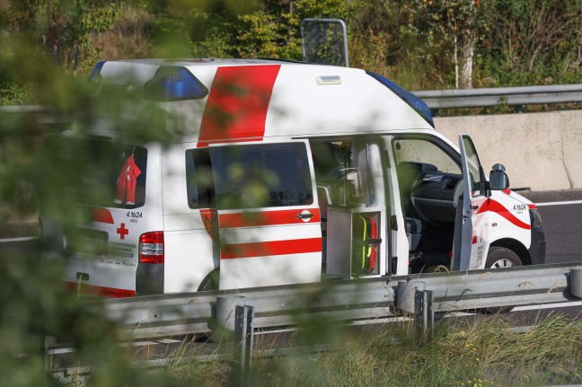 Verkehrsunfall: Autoüberschlag auf Innkreisautobahn beim Knoten Voralpenkreuz in Sattledt