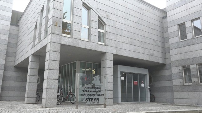 Mordprozess in Steyr: 42-Jähriger nach Mord an 78-jährigem Vater vor Gericht