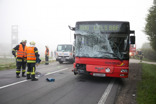 Schwerer Verkehrsunfall mit Linienbus im Frühverkehr in Hörsching