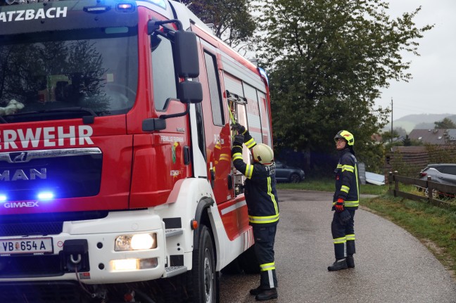 Feuerwehr bei Zimmerbrand in Atzbach im Einsatz