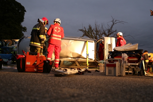 Tolle Einsatzübung mit Feuerwehr und Rotem Kreuz in Hofkirchen an der Trattnach