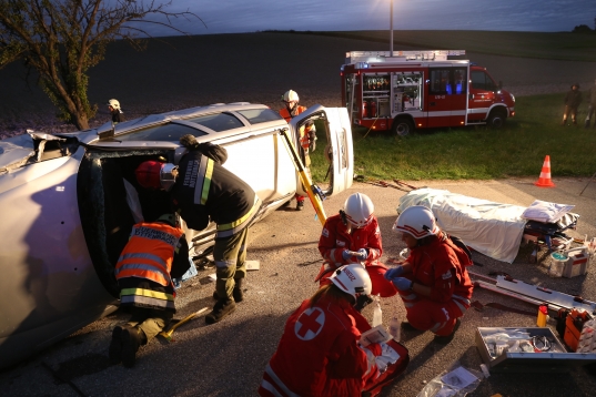 Tolle Einsatzübung mit Feuerwehr und Rotem Kreuz in Hofkirchen an der Trattnach