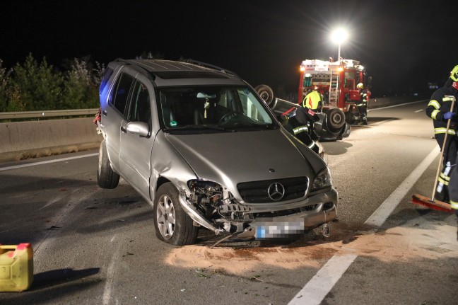 Blechsalat nach Unfall mit Autotransporter auf Pyhrnautobahn bei Wartberg an der Krems