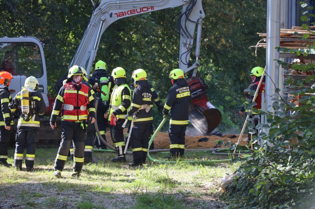Vier Feuerwehren bei Brand eines Trocknungssilos auf Bauernhof in Roitham am Traunfall im Einsatz