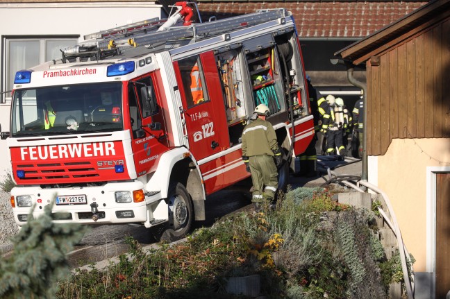 Drei Feuerwehren bei Garagenbrand in Prambachkirchen im Einsatz