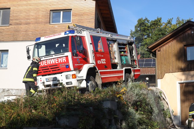Drei Feuerwehren bei Garagenbrand in Prambachkirchen im Einsatz
