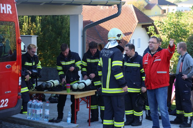 Drei Feuerwehren bei Garagenbrand in Prambachkirchen im Einsatz