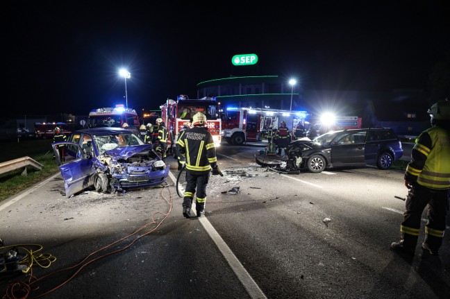 Drei Verletzte bei schwerem Crash dreier Autos auf Salzkammergutstraße in Gmunden