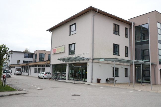 Einsatzkräfte zu Fettbrand in einem Schulgebäude in Wartberg an der Krems gerufen