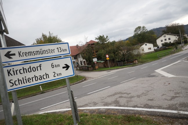 Kreuzungskollision zweier Fahrzeuge in Schlierbach endet glimpflich