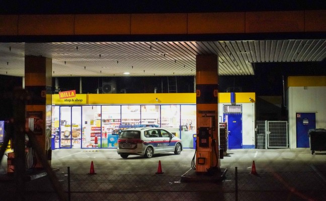 Raubüberfall auf Tankstelle in Braunau am Inn - Täter mit Messer bewaffnet