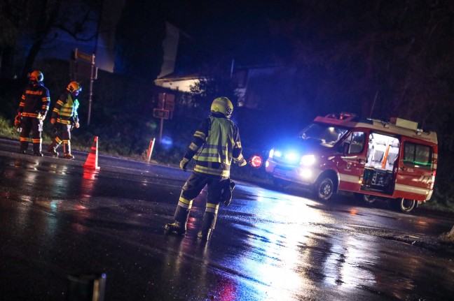 Crash auf Ausweichstrecke: Kreuzungskollision auf Rieder Straße in Geiersberg sorgt für Stau