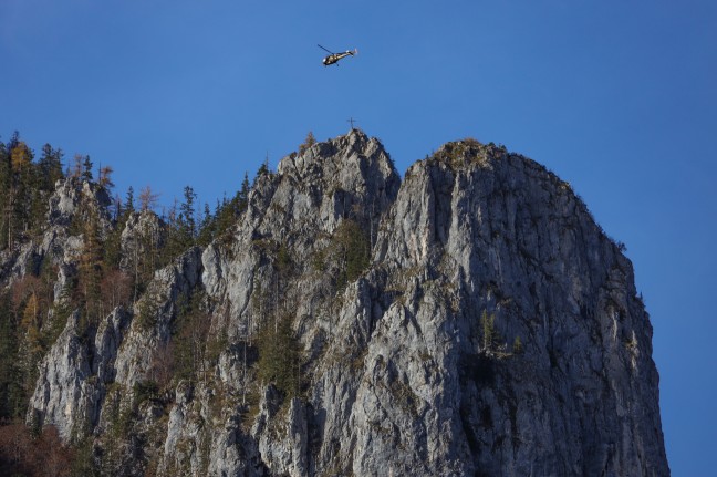 Tödlicher Absturz: Bergsteiger bei Suchaktion im Bereich der Kremsmauer tot aufgefunden