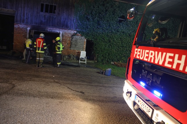 Brand in der Garage eines landwirtschaftlichen Gebäudes in Peuerbach