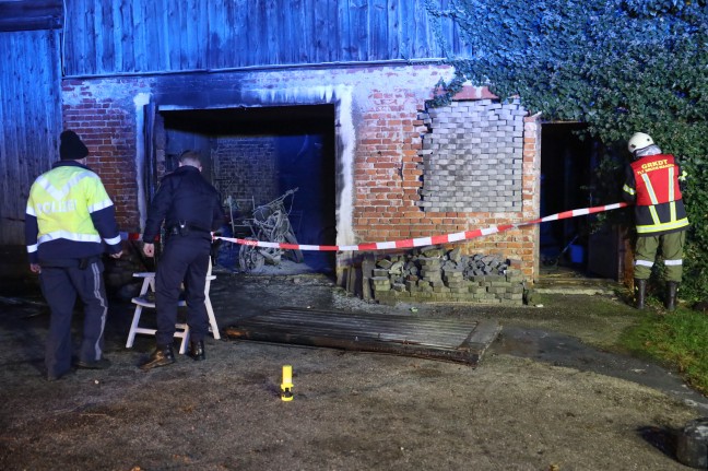 Brand in der Garage eines landwirtschaftlichen Gebäudes in Peuerbach