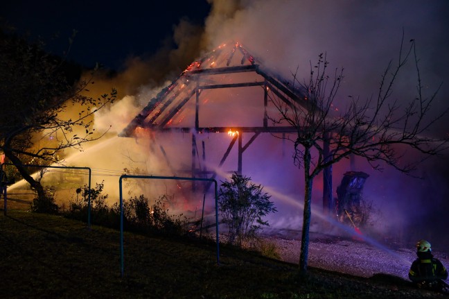 Elf Feuerwehren bei Brand eines Wohngebäudes in Molln im Einsatz