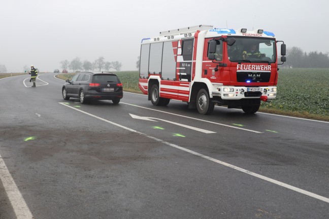 Schwerverletzter bei Crash zwischen LKW und PKW in Peuerbach
