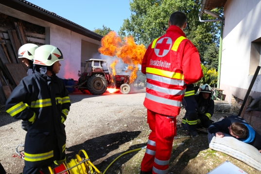 Einsatzkräfte übten Brand eines landwirtschaflichen Objektes in Krenglbach