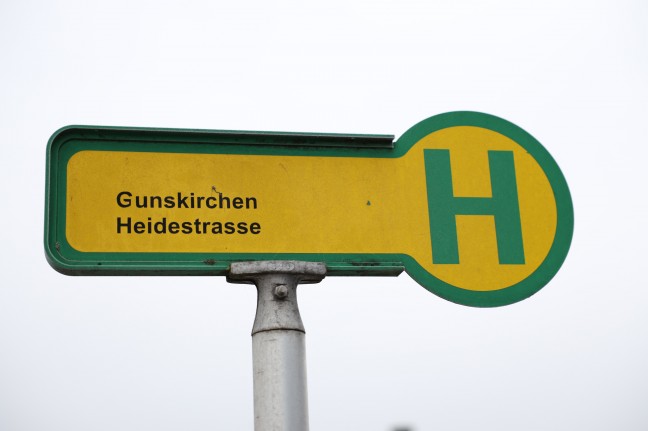 Crash mit Linienbus: PKW-Lenkerin bei Auffahrunfall auf Linienbus in Gunskirchen verletzt